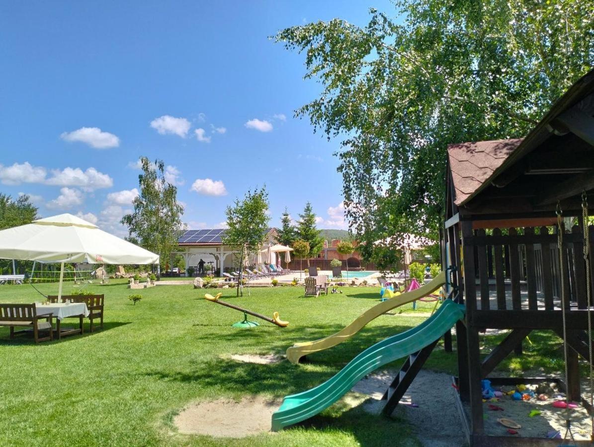 Natura Family Resort Авриг Екстериор снимка
